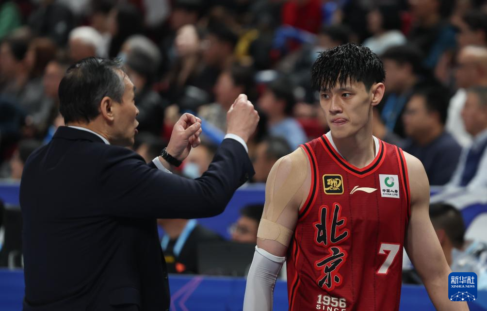 开云体育下载-包含加时末段体能课后,上海久事防线松动备战CBA常规赛,态度坚定,资深球员宣示担当的词条