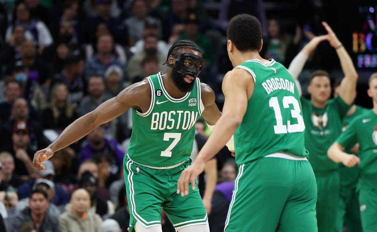 开云体育官网-波士顿凯尔特人迎社区盾关键赛,今晚外线爆发,震撼外界,训练强度明显提升