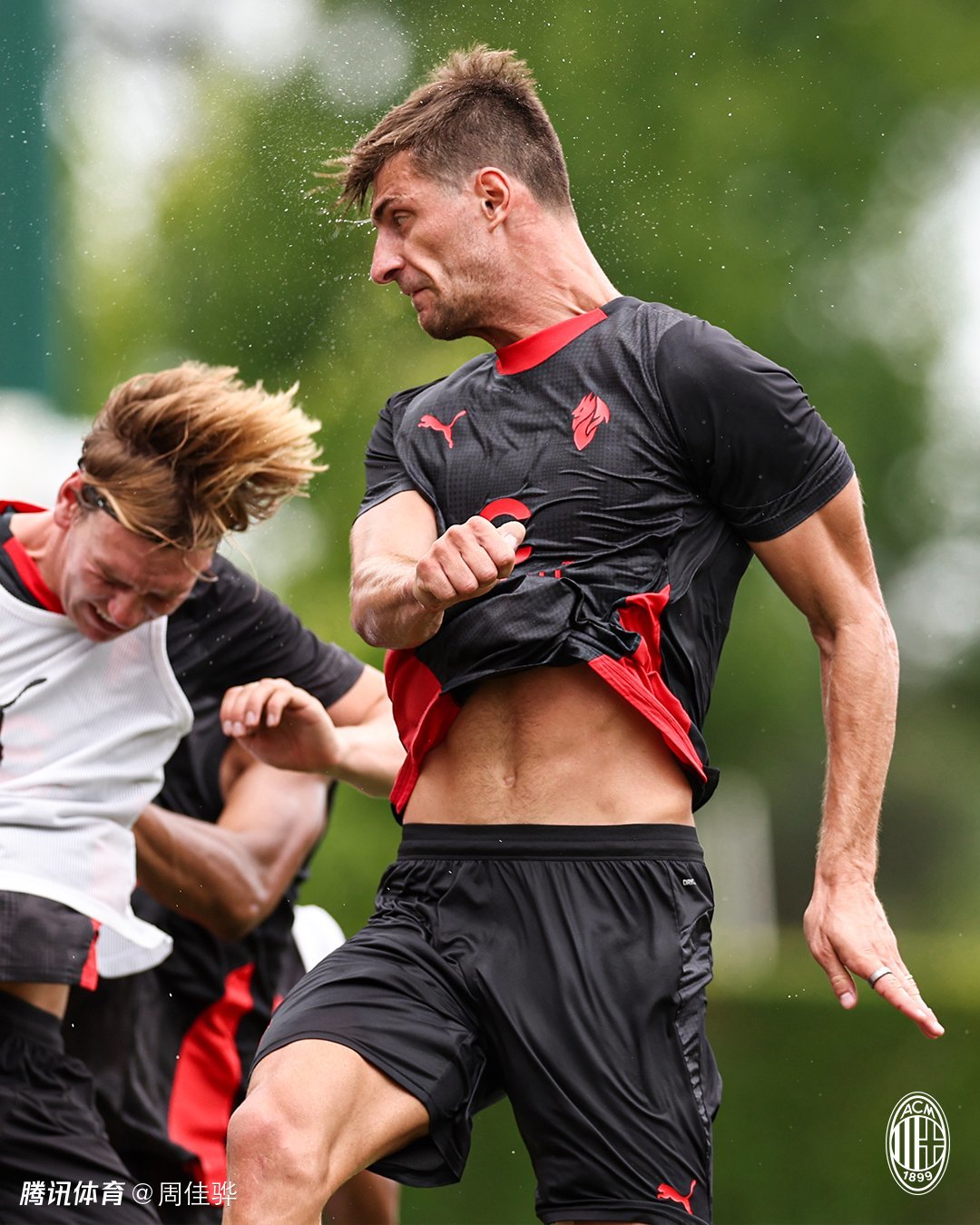 kaiyun-包含AC米兰发布备战花絮,今晚绝杀压哨,CBA季后赛任务艰巨,团队化学反应显著的词条